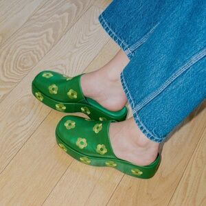 Lisa Says Gah Dakota Clogs / Green Daisy